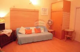 OTOK KRK-MALINSKA kuća sa 7 apartmana, Malinska-Dubašnica, House