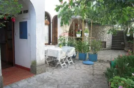 OTOK KRK-MALINSKA kuća sa 7 apartmana, Malinska-Dubašnica, Casa