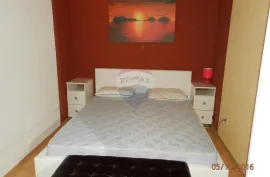 Otok Krk autohtona adaptirana kuća sa apartmanima, Dobrinj, Casa