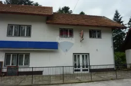 Moravice, kuća sa restoranom, Vrbovsko, Дом