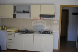 Rijeka,Pulac samostojeća kuća 482m2 + kuća 67.34m2 na 661m2 okućnice, bazen,pogled,mirna lokacija na samo 4km od centra grada!!!, Rijeka, Famiglia