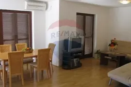 Baška-Batomalj-prodajemo vilu s pet apartmana, od mora 1,5km, bazen, Baška, بيت