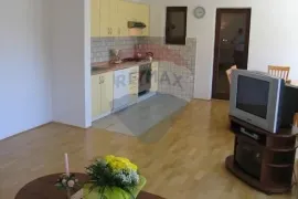 Baška-Batomalj-prodajemo vilu s pet apartmana, od mora 1,5km, bazen, Baška, Casa