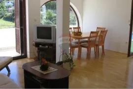 Baška-Batomalj-prodajemo vilu s pet apartmana, od mora 1,5km, bazen, Baška, Famiglia