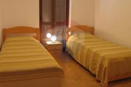 Baška-Batomalj-prodajemo vilu s pet apartmana, od mora 1,5km, bazen, Baška, بيت