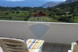 Baška-Batomalj-prodajemo vilu s pet apartmana, od mora 1,5km, bazen, Baška, Famiglia