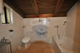 Krk,kuća na osami sa dva apartmana, Krk, House