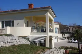 Moderna vila s bazenom iznad Ičića, lux, Opatija - Okolica, Casa