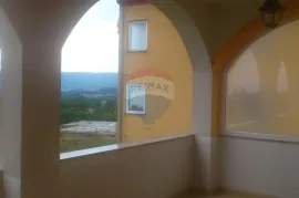 Rijeka,Viškovo,kuća 400m2, sa dva poslovna prostora, novogradnja!!!, Viškovo, Haus