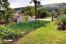 Kamena vila s bazenom u Istri, Buzet, Famiglia