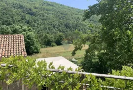 Istra, Cunjci - građeinski teren i ruševna kuća u nizu sa imanjem, Buzet, House