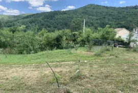 Istra, Cunjci - građeinski teren i ruševna kuća u nizu sa imanjem, Buzet, Kuća