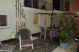 Novi Vinodolski - Kuća sa 4 apartmana 70 m od mora, Novi Vinodolski, Famiglia