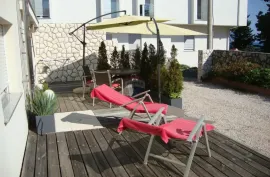 Novi Vinodolski - Kuća sa 4 apartmana 70 m od mora, Novi Vinodolski, Famiglia