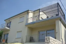 Novi Vinodolski - Kuća sa 4 apartmana 70 m od mora, Novi Vinodolski, Famiglia