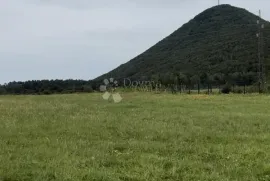 GOSPIĆ(DEBELO BRDO)-GRAĐEVINSKO ZEMLJIŠTE 4035m2, Gospić - Okolica, Terra