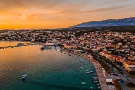 Luksuzna vila s bazenom i panoramskim pogledom na more Kolan, Pag, Famiglia