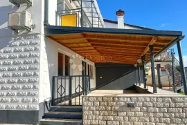 Medulin, novouređena kuća sa 7 apartmana, Medulin, Σπίτι