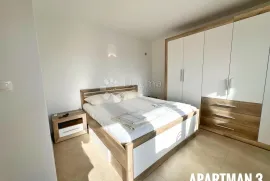 Medulin, novouređena kuća sa 7 apartmana, Medulin, Σπίτι