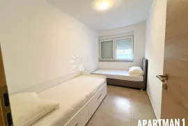 Medulin, novouređena kuća sa 7 apartmana, Medulin, Σπίτι