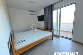 Medulin, novouređena kuća sa 7 apartmana, Medulin, Σπίτι