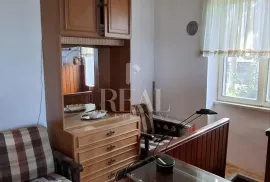 Kostrena ,manja kuća 100 m2,okućnica,pogled na more, Kostrena, Maison