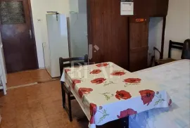 Kostrena ,manja kuća 100 m2,okućnica,pogled na more, Kostrena, Haus