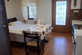 Kostrena ,manja kuća 100 m2,okućnica,pogled na more, Kostrena, Maison