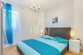 Kuća sa bazenom 192 m2,P+1,pogled na more, Novi Vinodolski, Maison