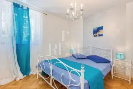 Kuća sa bazenom 19 m2,P+1,pogled na more, Novi Vinodolski, House