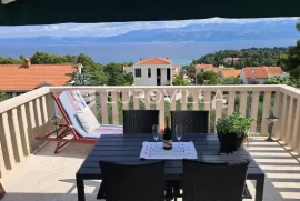 Brač, Supetar, kuća ukupne površine 372 m² na zemljištu površine  411 m², Supetar, Maison