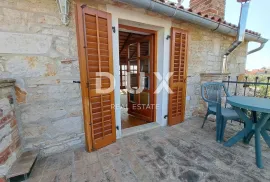 ISTRA, POREČ, VABRIGA - obnovljena kamena kuća s bazenom, Poreč, House