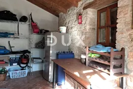 ISTRA, POREČ, VABRIGA - obnovljena kamena kuća s bazenom, Poreč, House