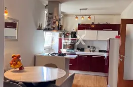 ŠKURINJE - moderni 2S+DB u novijoj zgradi s garažnim mjestom, Rijeka, Appartement