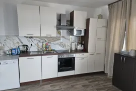 Novi Vinodolski - novouređeni stan, 2S+DB, Novi Vinodolski, Appartement