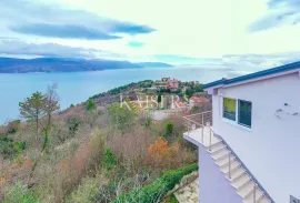 Istra, okolica Brseča - kuća s dva stana i bazenom, 150 m2, Mošćenička Draga, Haus