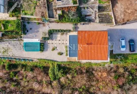 Istra, okolica Brseča - kuća s dva stana i bazenom, 150 m2, Mošćenička Draga, Haus