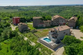 Istra,Buje,okolica-Vila s panoramskim pogledom, Buje, Casa