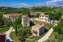 Istra,Buje,okolica-Vila s panoramskim pogledom, Buje, Σπίτι