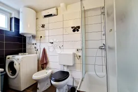 Udoban gradski život s daškom Mediterana, Pula, Appartment