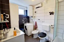 Udoban gradski život s daškom Mediterana, Pula, Appartement