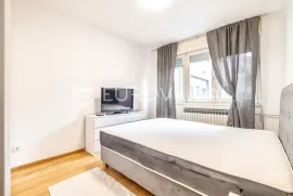 Zagreb, Maksimir, trosoban stan 70 m2 na 2. katu + VPM, Zagreb, Appartamento