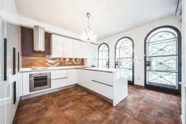 Zagreb Mesnička novoadaptiran četverosoban stan 150 m2, Zagreb, Appartement