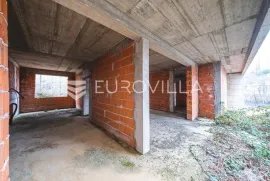 Zagreb, Maksimir, rohbau zgrada GBP 399,94 m2, četiri stambene jedinice, građevinska dozvola, Zagreb, Εμπορικά ακίνητα