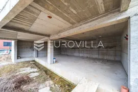 Zagreb, Maksimir, rohbau zgrada GBP 399,94 m2, četiri stambene jedinice, građevinska dozvola, Zagreb, Immobili commerciali