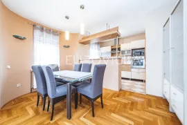 Zagreb, Maksimir, ugodan i prostran četverosoban stan 110 m2 + PARKING, Zagreb, Διαμέρισμα