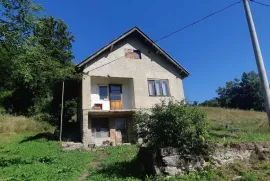 Prodajem imanje selo Zivica-Lucani, Lučani, Maison