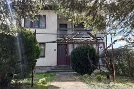 Prodaje se kuća s imanjem i pomoćnim objektima, Visoko, House