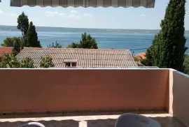 Velika katnica sa stanom i 5 apartmana u Maslenici kod Zadra, 170m pješice do plaže (prodaja), Jasenice, Casa