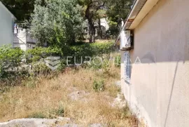 Brač, Milna, atraktivno zemljište s postojećim objektom 908 m2, Milna, Maison